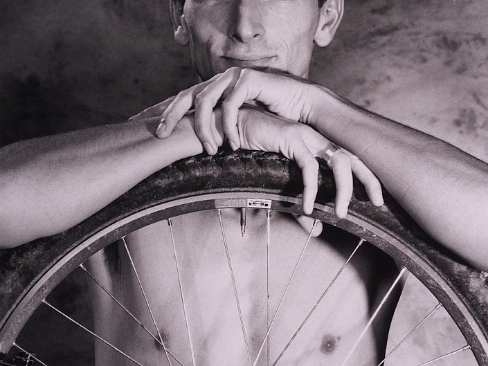 Mann mit Fahrrad als sein Hobby von Manjit Jari fotografiert.